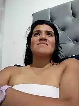 zhayra rose online show from December 6, 2024, 4:25 am