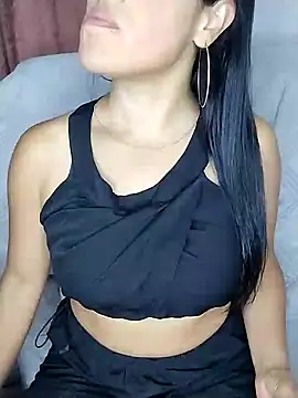 zhayra rose online show from February 11, 2025, 3:08 am