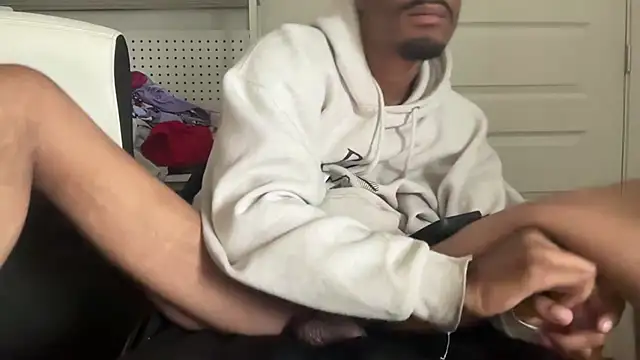 Snapshot of trueking01 chatting on October 23, 2025, 7:34 pm trueking01 online show from October 23, 2025, 7:34 pm