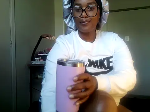 Snapshot of Charlie-Crawford chatting on October 3, 2025, 10:01 am Charlie-Crawford online show from October 3, 2025, 10:01 am