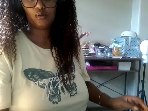 Snapshot of Charlie-Crawford chatting on March 29, 2026, 1:33 pm Charlie-Crawford online show from March 29, 2026, 1:33 pm