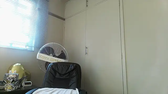 Snapshot of Charlie-Crawford chatting on April 9, 2026, 5:40 am Charlie-Crawford online show from April 9, 2026, 5:40 am