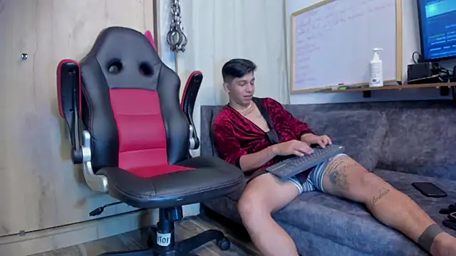 sophieandmarkls online show from December 28, 2024, 1:18 am