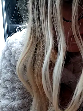 dolcehelena993 online show from November 15, 2025, 9:17 am