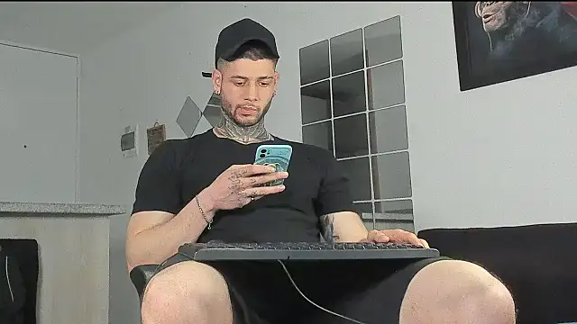  jamesleandros1 online show from January 15, 2025, 2:06 am