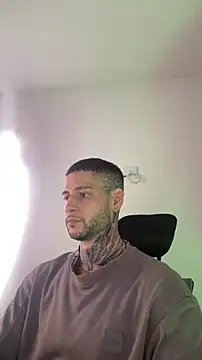  jamesleandros1 online show from February 20, 2026, 1:33 pm