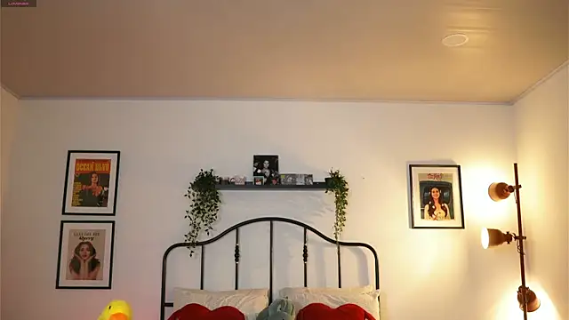 julesbennet online show from February 22, 2025, 1:13 pm