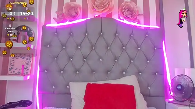 Snapshot of Star-Fire chatting on October 30, 2025, 8:42 pm Star-Fire online show from October 30, 2025, 8:42 pm