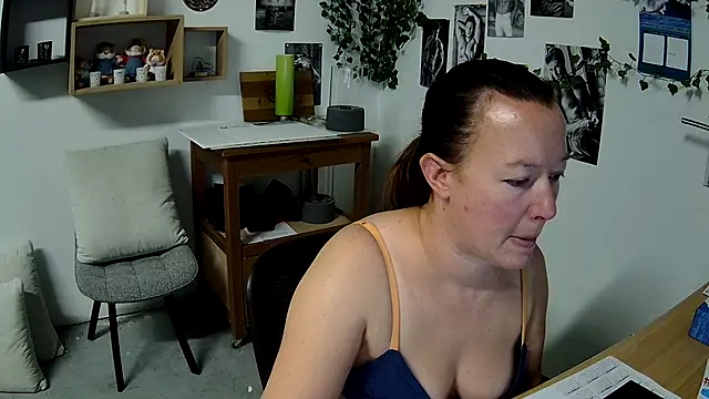 Snapshot of AnyaKrey@xh chatting on November 13, 2025, 12:15 pm AnyaKreyxh online show from November 13, 2025, 12:15 pm