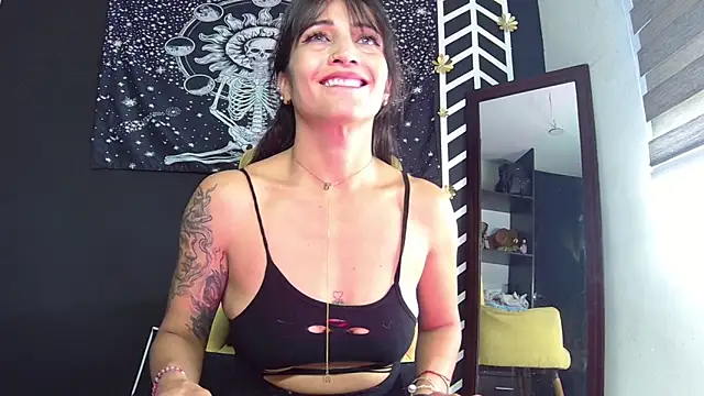 EvangelineCors online show from April 15, 2026, 6:59 pm