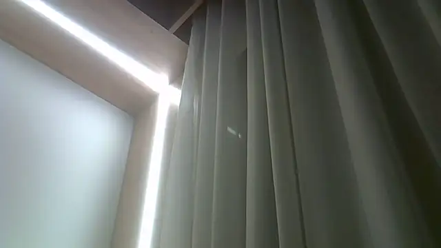 Skinny-Kitten online show from November 20, 2025, 12:22 am