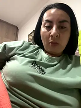 Abril Luv online show from December 15, 2025, 1:21 am