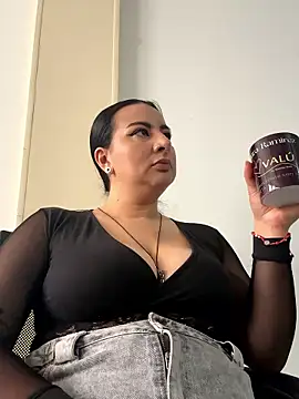 Abril Luv online show from January 14, 2026, 1:17 pm