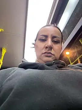 Abril Luv online show from February 10, 2026, 1:10 am