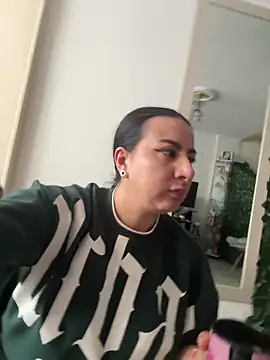 Abril Luv online show from March 3, 2026, 1:28 pm