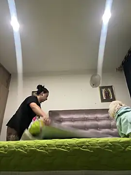 Abril Luv online show from March 16, 2026, 1:11 am