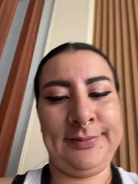 Abril Luv online show from March 24, 2026, 1:27 pm