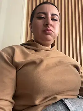 Abril Luv online show from March 26, 2026, 1:28 pm