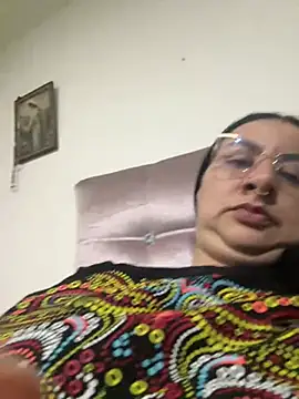 Abril Luv online show from March 30, 2026, 1:28 am