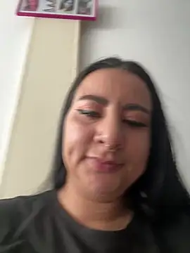 Abril Luv online show from April 13, 2026, 1:16 pm