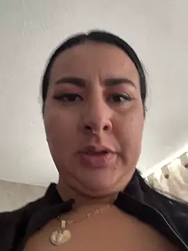 Abril Luv online show from May 15, 2026, 2:35 pm