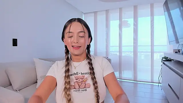 wandathompson  online show from January 7, 2025, 2:08 pm