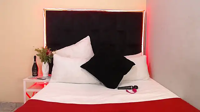 Snapshot of CancerGodessX chatting on February 15, 2025, 3:17 pm CancerGodessX online show from February 15, 2025, 3:17 pm