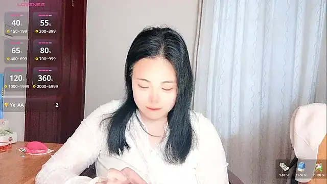 Snapshot of Vivianangn-e chatting on April 16, 2026, 12:33 am Vivianangn-e online show from April 16, 2026, 12:33 am