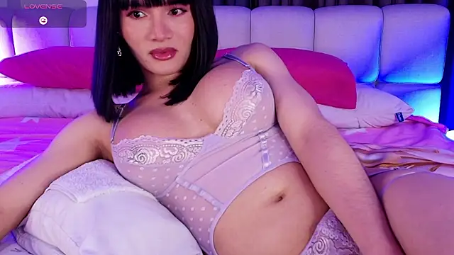 Snapshot of sweetieluna01 chatting on February 1, 2026, 2:43 am sweetieluna01 online show from February 1, 2026, 2:43 am