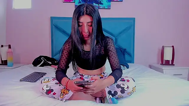 Snapshot of EmmaWilliamss chatting on December 26, 2024, 1:21 pm EmmaWilliamss online show from December 26, 2024, 1:21 pm