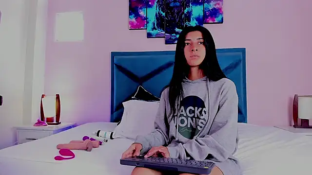 Snapshot of EmmaWilliamss chatting on January 2, 2025, 1:51 pm EmmaWilliamss online show from January 2, 2025, 1:51 pm