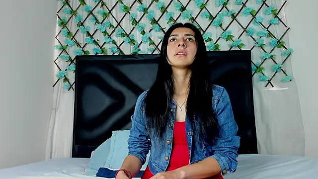 Snapshot of EmmaWilliamss chatting on February 8, 2025, 4:36 pm EmmaWilliamss online show from February 8, 2025, 4:36 pm