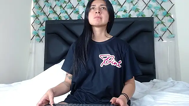 Snapshot of EmmaWilliamss chatting on October 2, 2025, 3:41 pm EmmaWilliamss online show from October 2, 2025, 3:41 pm