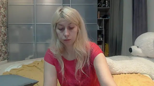 KyliePag online show from January 11, 2026, 4:28 am