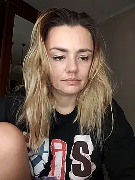 KrissSexi online show from September 22, 2025, 6:43 pm