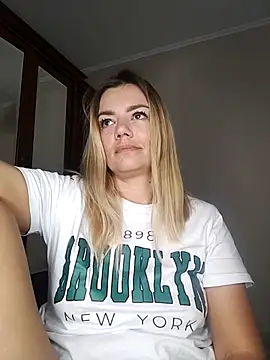 KrissSexi online show from October 6, 2025, 2:31 am