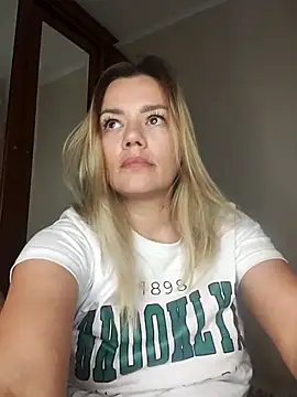 KrissSexi online show from October 18, 2025, 8:31 pm