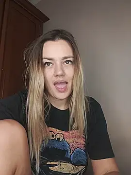 KrissSexi online show from November 28, 2025, 5:10 am