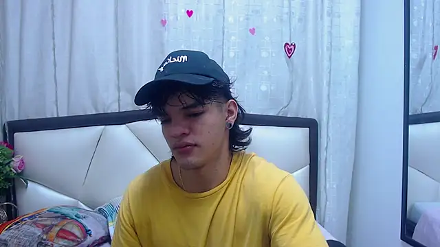 AlbertBernal69 online show from March 11, 2025, 2:43 am