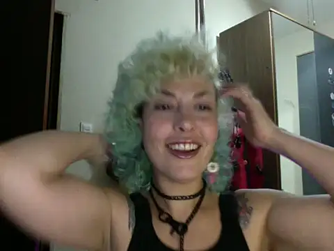 Snapshot of MariLouM chatting on July 1, 2026, 8:41 pm MariLouM online show from July 1, 2026, 8:41 pm