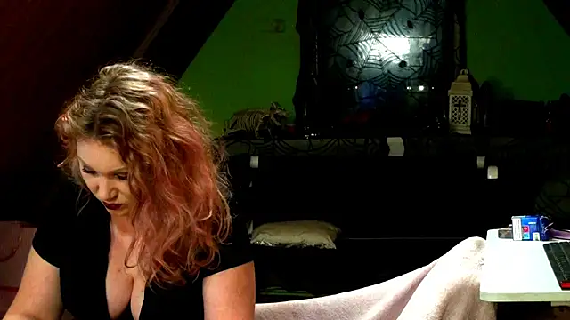 Snapshot of xNaughtyNatali chatting on March 17, 2025, 12:30 am xNaughtyNatali online show from March 17, 2025, 12:30 am