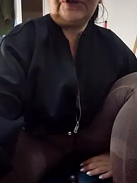 Snapshot of Fleursdes___iles-----29-- chatting on January 11, 2026, 3:17 pm Fleursdes iles-----29-- online show from January 11, 2026, 3:17 pm