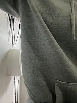 ZiaCalifa online show from November 19, 2025, 9:53 am