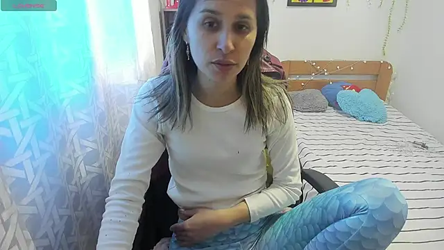 Snapshot of lauren_ashlee chatting on November 10, 2025, 1:32 pm lauren ashlee online show from November 10, 2025, 1:32 pm