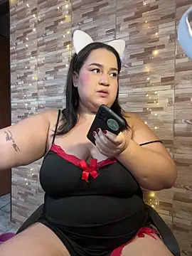 Snapshot of MinaBoss chatting on April 1, 2026, 7:44 pm MinaBoss online show from April 1, 2026, 7:44 pm