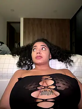 Snapshot of Mariecurl chatting on December 6, 2024, 4:38 pm Mariecurl online show from December 6, 2024, 4:38 pm