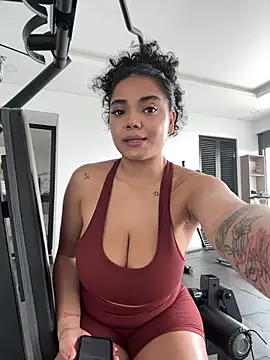 Snapshot of Mariecurl chatting on February 13, 2025, 7:21 pm Mariecurl online show from February 13, 2025, 7:21 pm