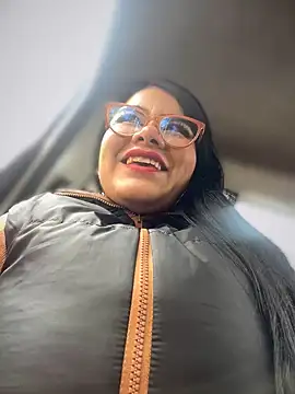 Snapshot of Insane_Issa chatting on December 7, 2024, 4:47 pm Insane Issa online show from December 7, 2024, 4:47 pm