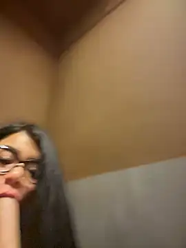 Snapshot of Insane_Issa chatting on December 13, 2024, 2:32 am Insane Issa online show from December 13, 2024, 2:32 am