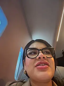 Snapshot of Insane_Issa chatting on March 5, 2025, 1:42 am Insane Issa online show from March 5, 2025, 1:42 am